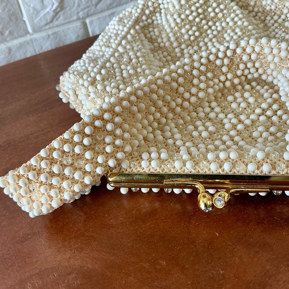 Vintage 1950s Corde Beade Ecru Ornately Circle Patterned Pearl-Like Beaded Bag - Picture 9 of 16